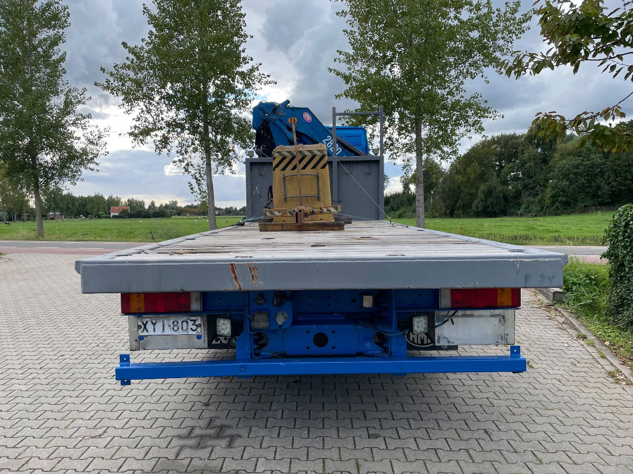 Volvo FH 16 FH16 420 with HMF 2820 crane with jib and front stamps Very Good Condition - Darus autó: 4 kép. Volvo FH 16 FH16 420 with HMF 2820 crane with jib and front stamps Very Good Condition - Darus autó: 4 kép.