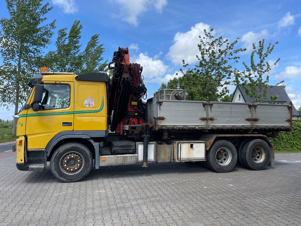 Volvo FM 12.380 .380 with Palfinger PK27000 with jib and tipper box - Billenőplatós teherautó, Darus autó: 2 kép. Volvo FM 12.380 .380 with Palfinger PK27000 with jib and tipper box - Billenőplatós teherautó, Darus autó: 2 kép.