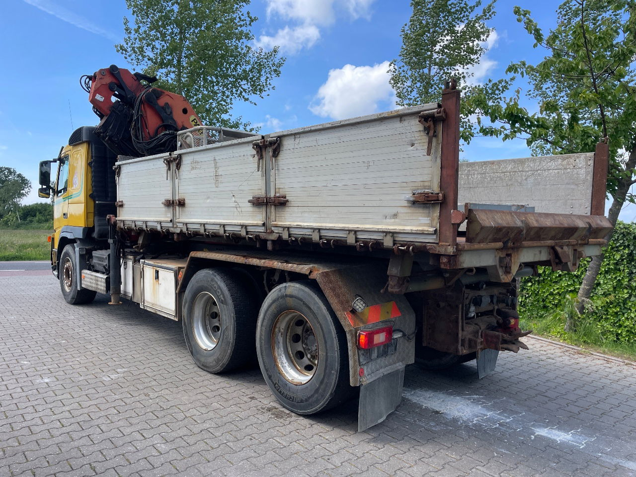 Volvo FM 12.380 .380 with Palfinger PK27000 with jib and tipper box - Billenőplatós teherautó, Darus autó: 3 kép. Volvo FM 12.380 .380 with Palfinger PK27000 with jib and tipper box - Billenőplatós teherautó, Darus autó: 3 kép.