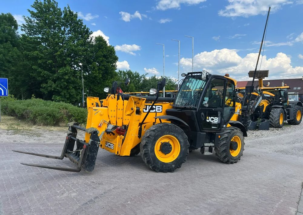 JCB 540-170 - Teleszkópos rakodó: 2 kép. JCB 540-170 - Teleszkópos rakodó: 2 kép.