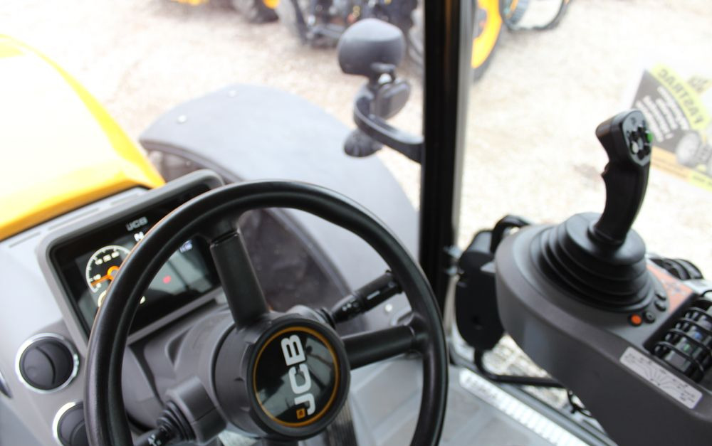 JCB FASTRAC 4190 - Traktor: 5 kép. JCB FASTRAC 4190 - Traktor: 5 kép.