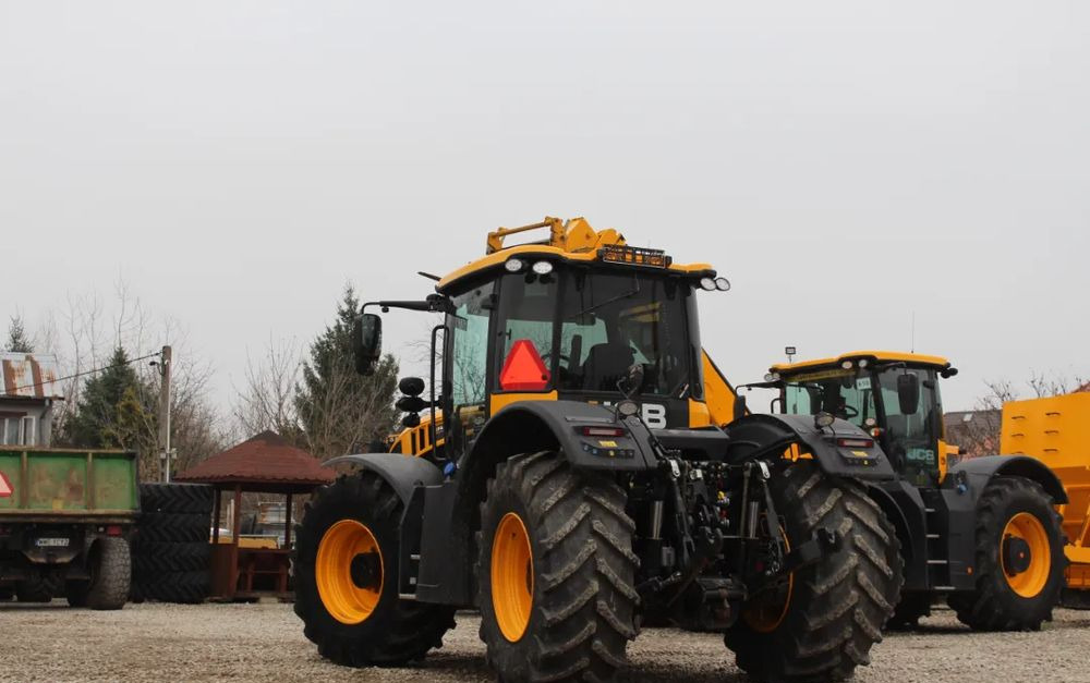 JCB FASTRAC 4190 - Traktor: 3 kép. JCB FASTRAC 4190 - Traktor: 3 kép.