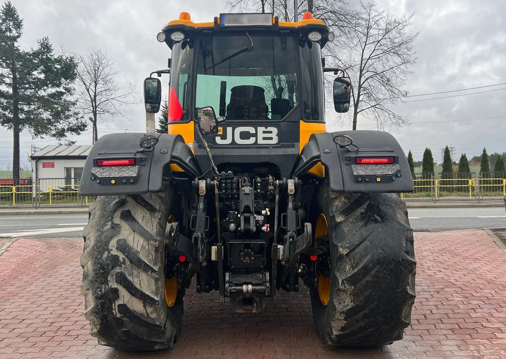 JCB FASTRAC 4220 - Traktor: 5 kép. JCB FASTRAC 4220 - Traktor: 5 kép.