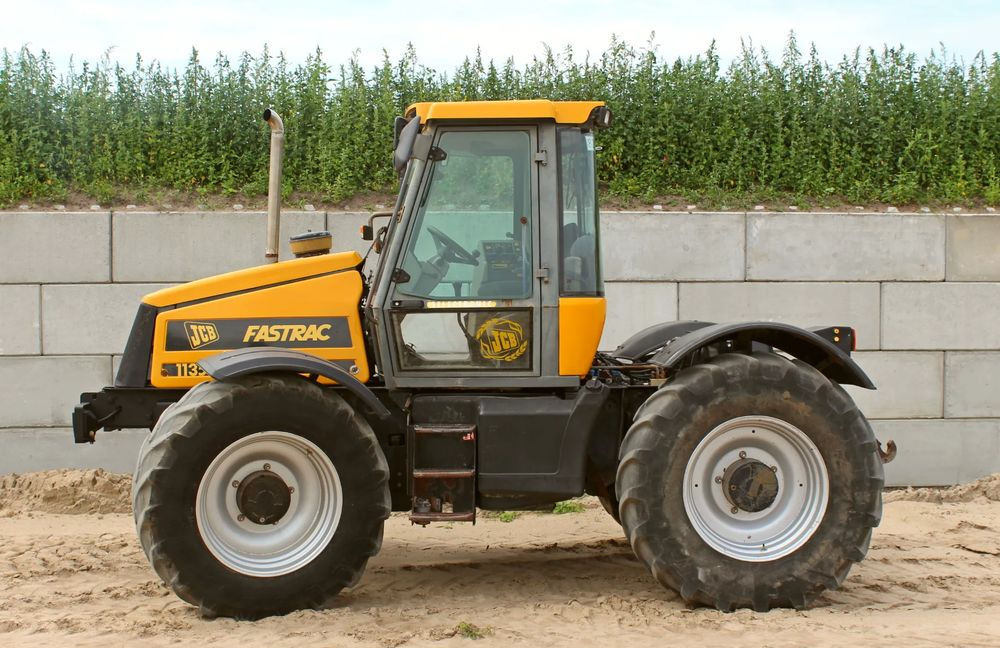 JCB Fastrac 1135 - Traktor: 3 kép. JCB Fastrac 1135 - Traktor: 3 kép.
