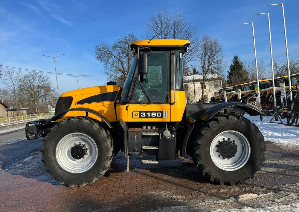 JCB Fastrac 3190 | 2003 Rok| 190 KM - Traktor: 2 kép. JCB Fastrac 3190 | 2003 Rok| 190 KM - Traktor: 2 kép.