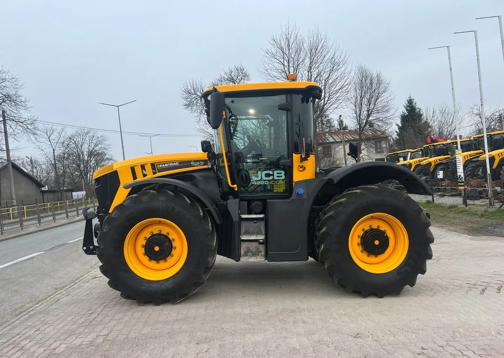 JCB Fastrac 4220 ICON | DEMO |220 KM |2022 ROK - Traktor: 2 kép. JCB Fastrac 4220 ICON | DEMO |220 KM |2022 ROK - Traktor: 2 kép.