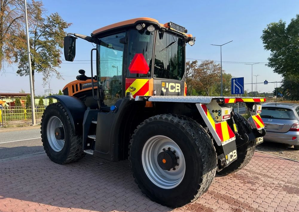 JCB Fastrac 4220 - Traktor: 3 kép. JCB Fastrac 4220 - Traktor: 3 kép.