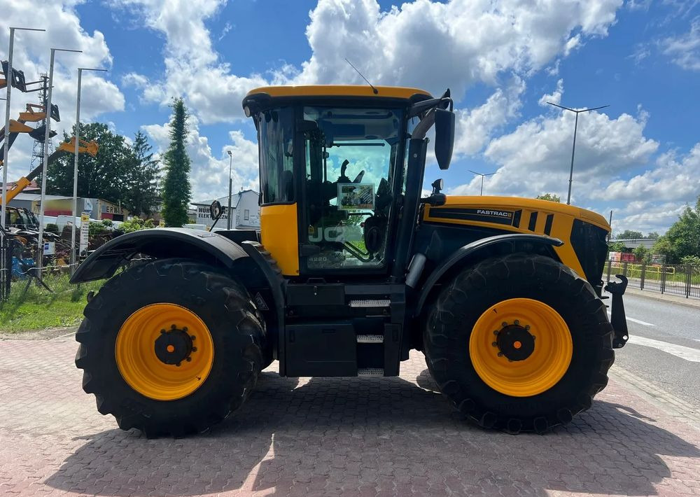 JCB Fastrac 4220 - Traktor: 4 kép. JCB Fastrac 4220 - Traktor: 4 kép.