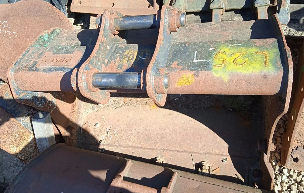 ŁYŻKA KOPIĄCA DO KOPARKI JCB, CAT, VOLVO, KOMATSU, LIEBHERR CENA NA TELEFON L25 - Kotró kanál: 2 kép. ŁYŻKA KOPIĄCA DO KOPARKI JCB, CAT, VOLVO, KOMATSU, LIEBHERR CENA NA TELEFON L25 - Kotró kanál: 2 kép.