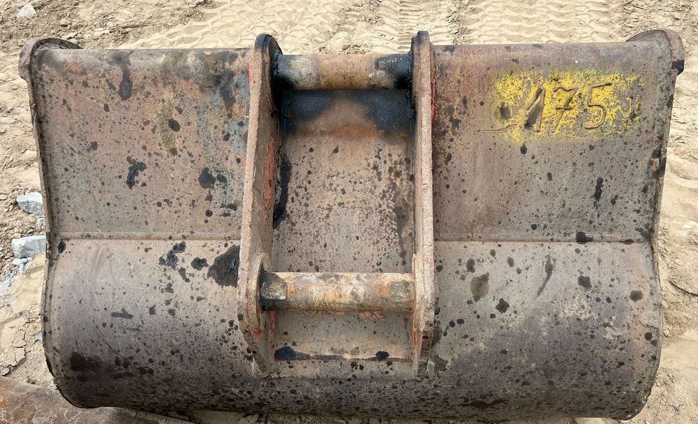 ŁYŻKA KOPIĄCA Volvo z zębami i lemieszem 62", 80mm, 20t - Kotró kanál: 5 kép. ŁYŻKA KOPIĄCA Volvo z zębami i lemieszem 62", 80mm, 20t - Kotró kanál: 5 kép.