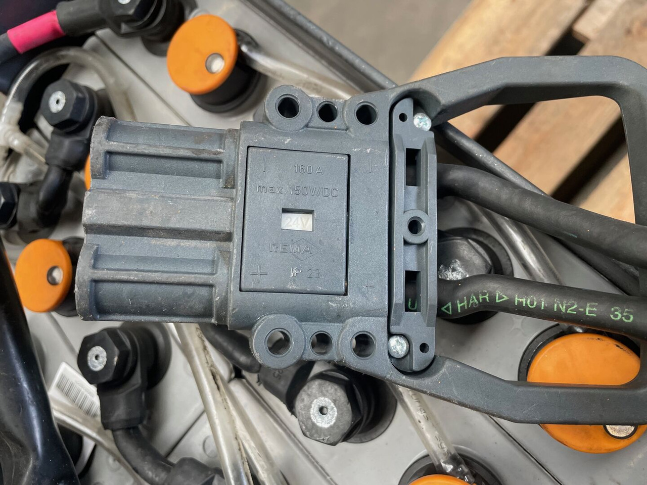 24 Volt I 3 PZS 375 - Akkumulátor - Anyagmozgató gép: 4 kép. 24 Volt I 3 PZS 375 - Akkumulátor - Anyagmozgató gép: 4 kép.