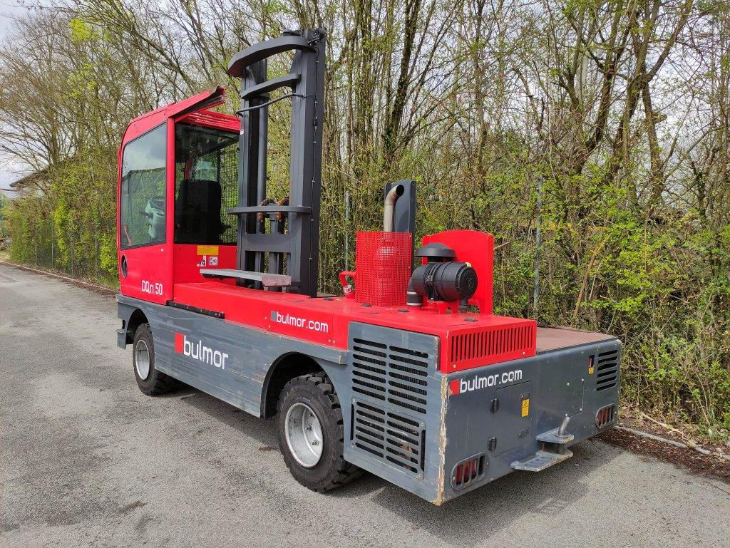 Bulmor DQN50-12-45V - Oldalrakodó targoncá: 2 kép. Bulmor DQN50-12-45V - Oldalrakodó targoncá: 2 kép.
