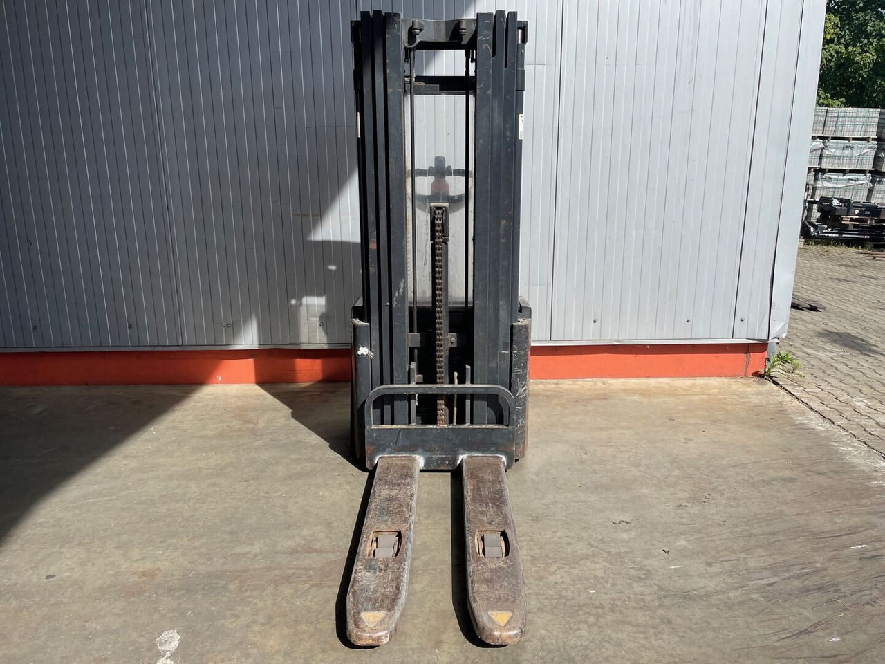 Crown WE2300 1.6 TT - Emelőtargoncá: 3 kép. Crown WE2300 1.6 TT - Emelőtargoncá: 3 kép.