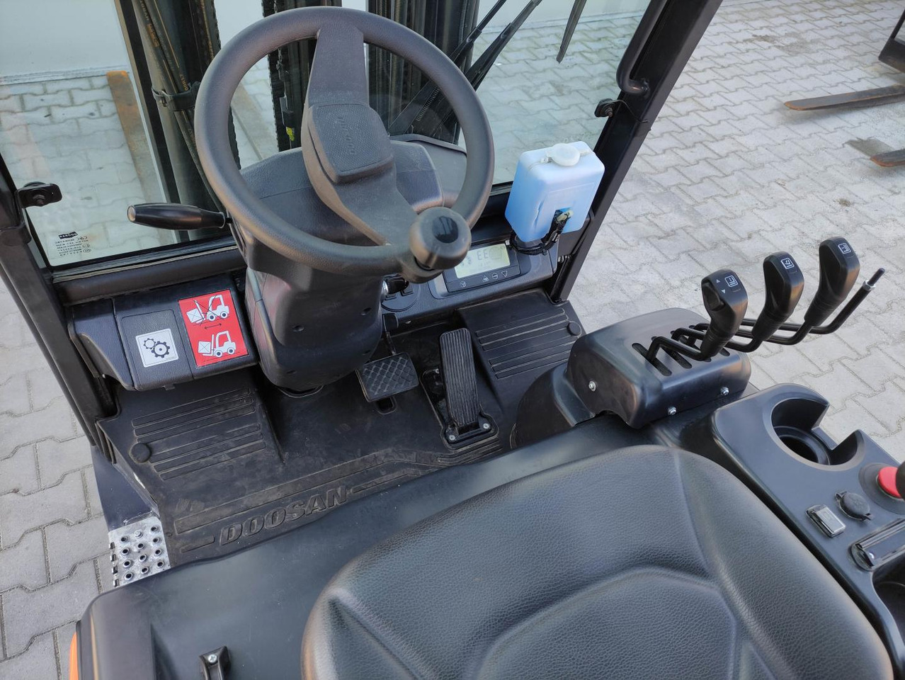 Doosan B20X-7 (Plus) - Elektromos targonca: 5 kép. Doosan B20X-7 (Plus) - Elektromos targonca: 5 kép.