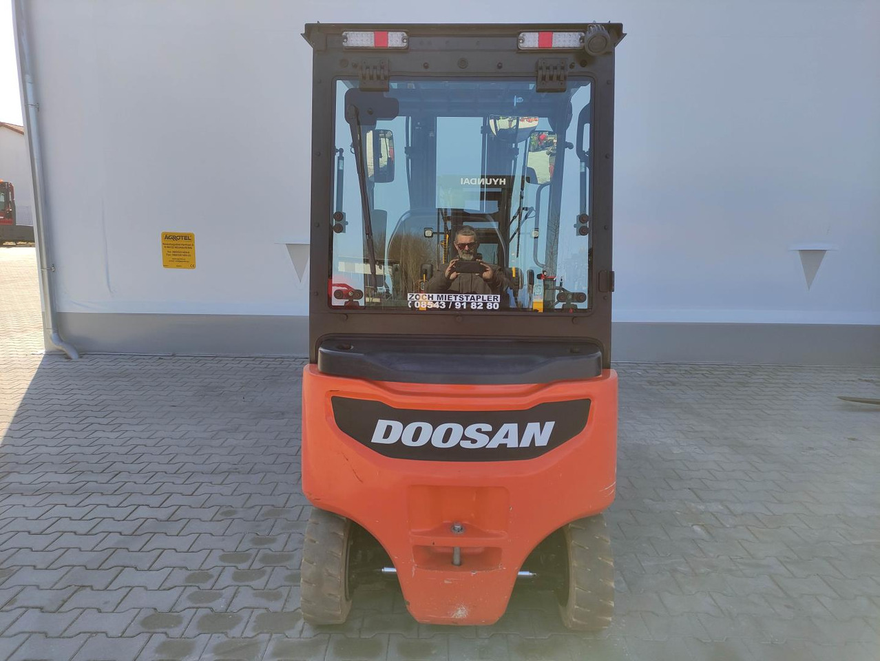 Doosan B20X-7 (Plus) - Elektromos targonca: 4 kép. Doosan B20X-7 (Plus) - Elektromos targonca: 4 kép.