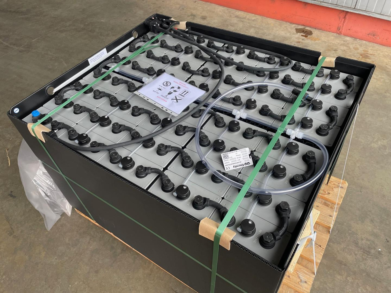 Eternity 80V 5 EPzS 625 - Akkumulátor - Anyagmozgató gép: 1 kép. Eternity 80V 5 EPzS 625 - Akkumulátor - Anyagmozgató gép: 1 kép.