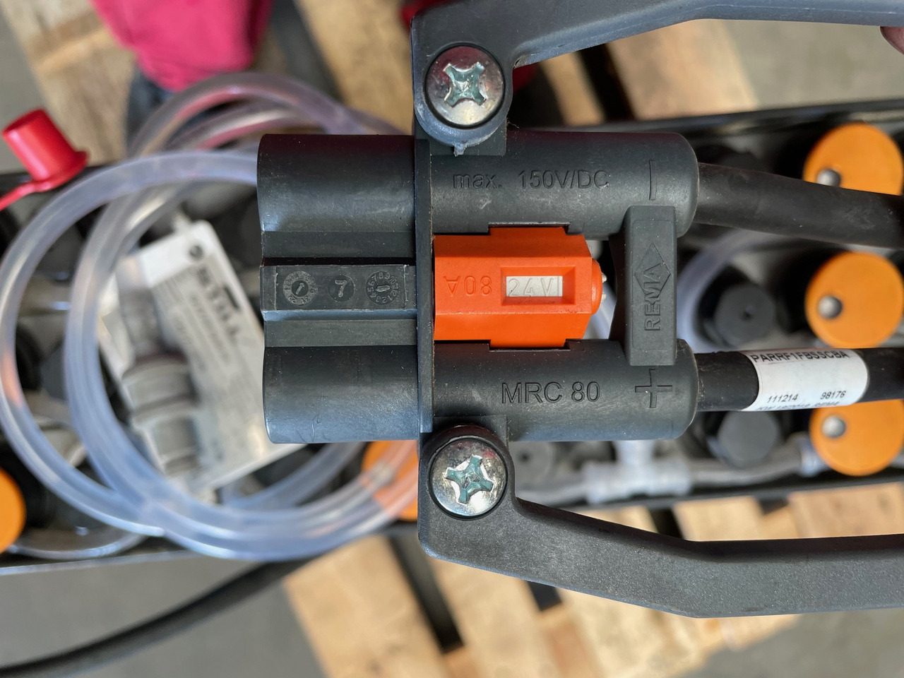 Exide 24 Volt I 2EPzB 200 - Akkumulátor - Anyagmozgató gép: 4 kép. Exide 24 Volt I 2EPzB 200 - Akkumulátor - Anyagmozgató gép: 4 kép.