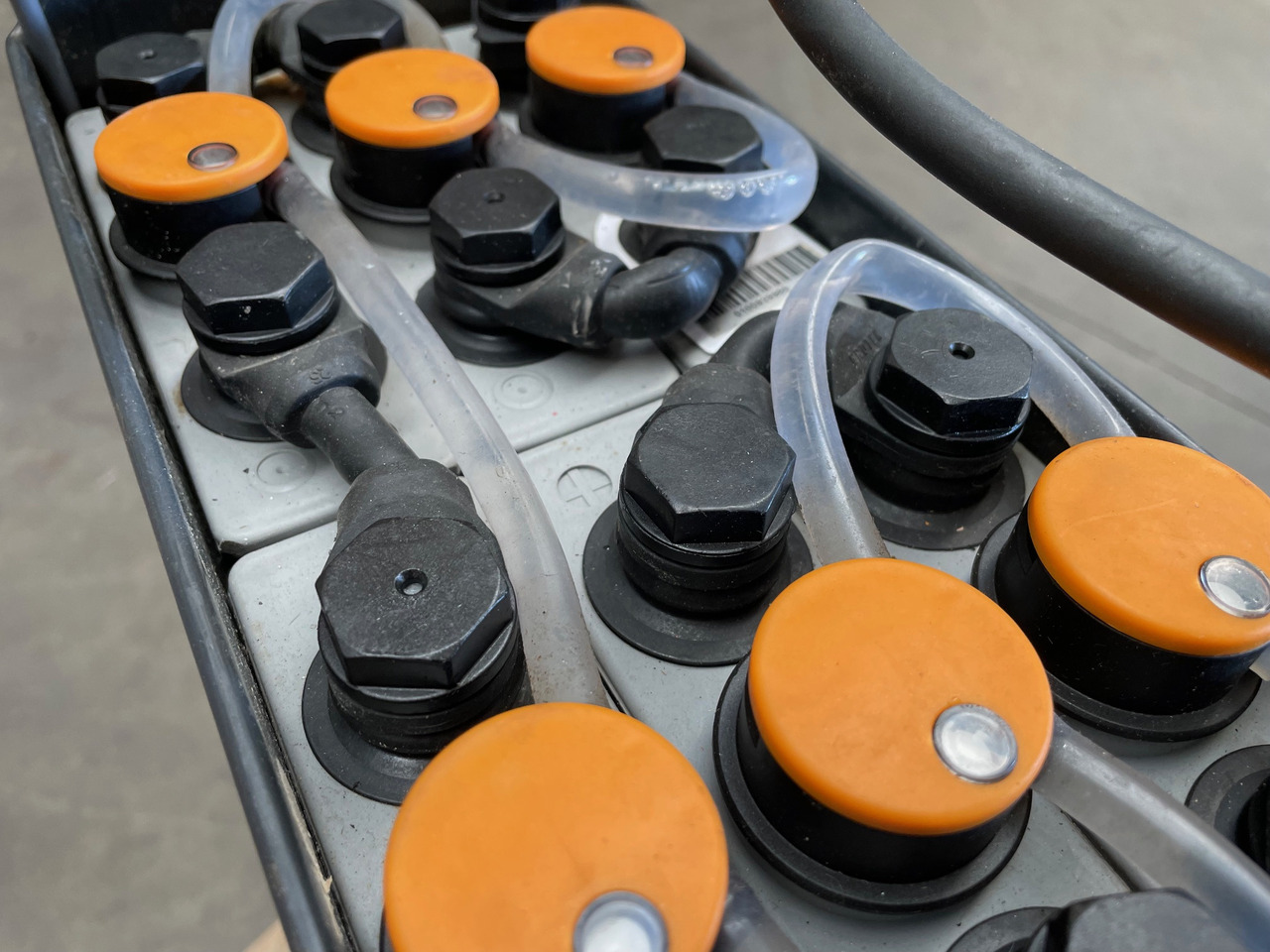 Exide 24 Volt I 2EPzB 200 - Akkumulátor - Anyagmozgató gép: 3 kép. Exide 24 Volt I 2EPzB 200 - Akkumulátor - Anyagmozgató gép: 3 kép.