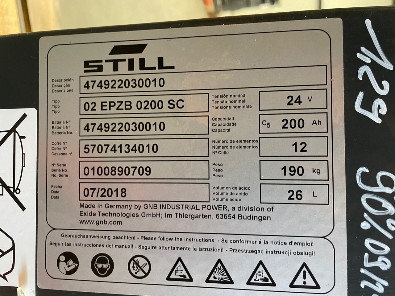 Exide 24 Volt I 2EPzB 200 - Akkumulátor - Anyagmozgató gép: 2 kép. Exide 24 Volt I 2EPzB 200 - Akkumulátor - Anyagmozgató gép: 2 kép.