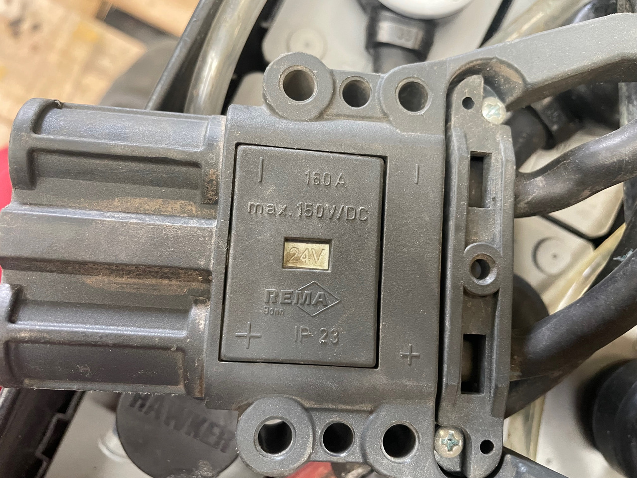 Hawker 24 Volt I 3 PZS 375 - Akkumulátor - Anyagmozgató gép: 4 kép. Hawker 24 Volt I 3 PZS 375 - Akkumulátor - Anyagmozgató gép: 4 kép.