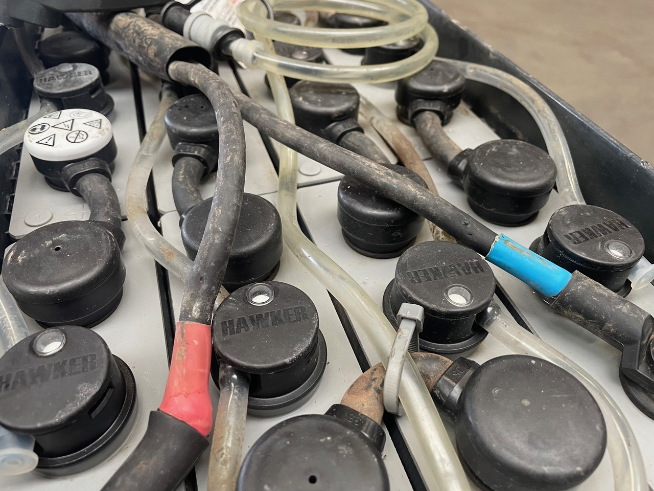 Hawker 24 Volt I 3 PZS 375 - Akkumulátor - Anyagmozgató gép: 3 kép. Hawker 24 Volt I 3 PZS 375 - Akkumulátor - Anyagmozgató gép: 3 kép.