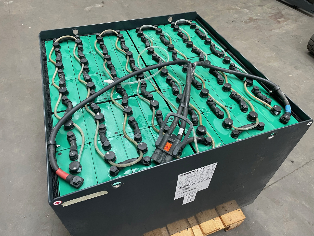 Hoppecke 80V 6 HPZS 930 - Akkumulátor - Anyagmozgató gép: 1 kép. Hoppecke 80V 6 HPZS 930 - Akkumulátor - Anyagmozgató gép: 1 kép.