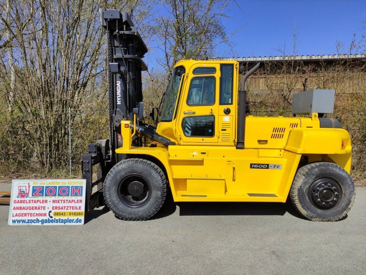 Hyundai 160D-7E - Konténer targoncá: 1 kép. Hyundai 160D-7E - Konténer targoncá: 1 kép.