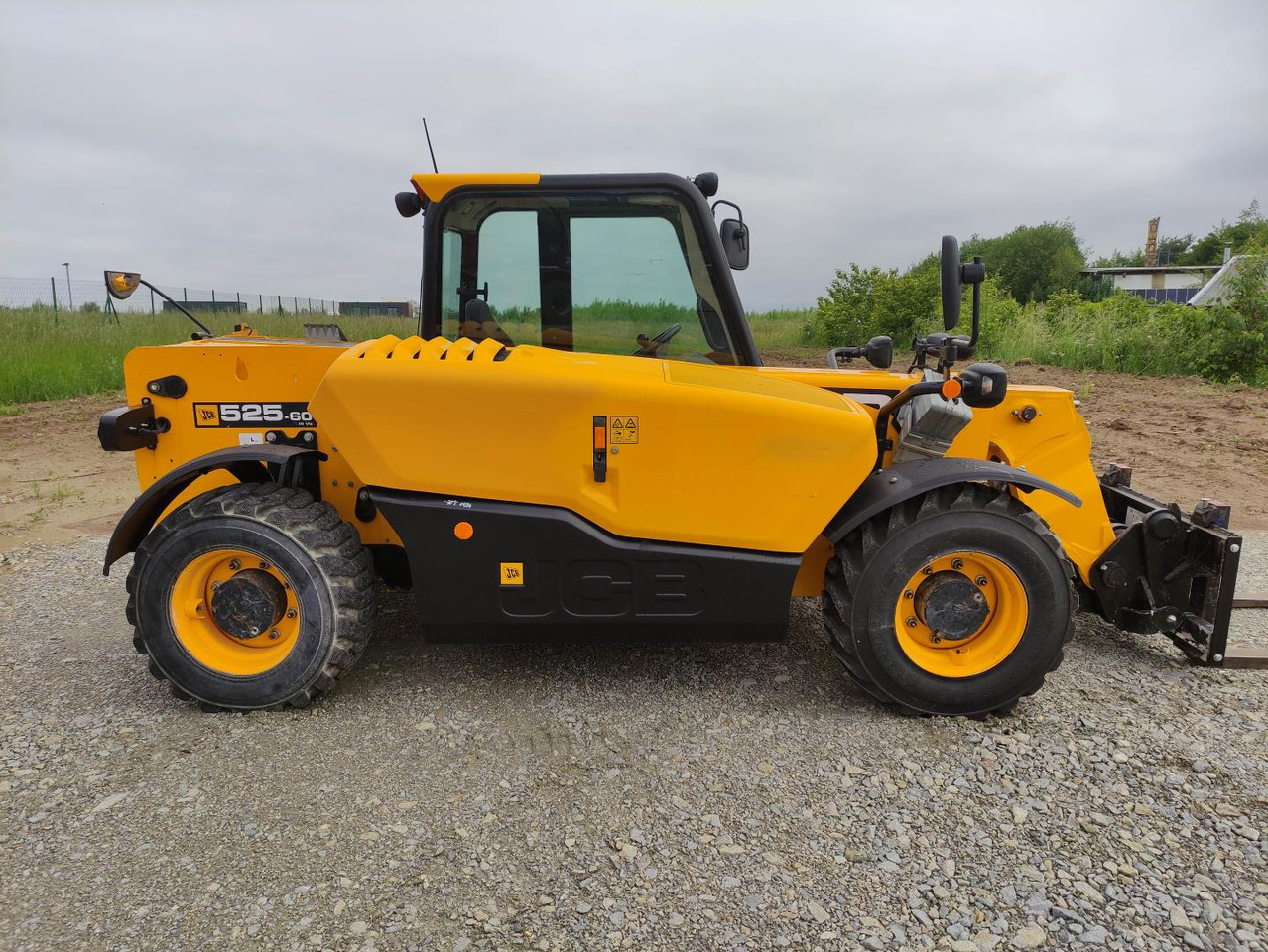 JCB 525-60 Hi Viz - Teleszkópos rakodó: 2 kép. JCB 525-60 Hi Viz - Teleszkópos rakodó: 2 kép.