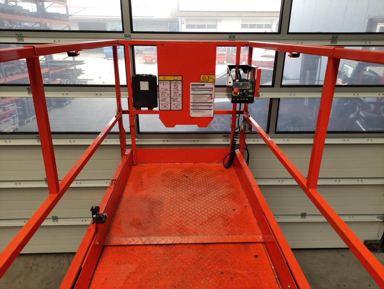 JLG 4045R - Ollós emelő: 5 kép. JLG 4045R - Ollós emelő: 5 kép.