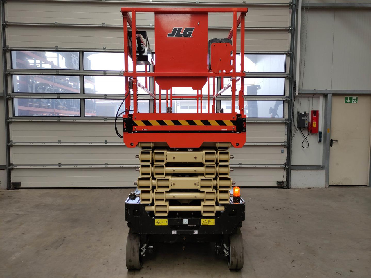 JLG 4045R - Ollós emelő: 3 kép. JLG 4045R - Ollós emelő: 3 kép.