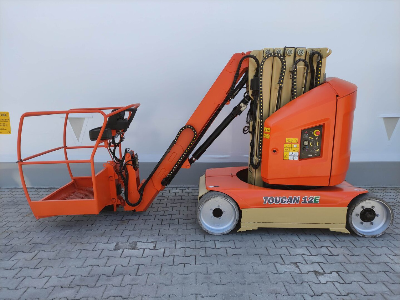 JLG Toucan 12 E (LACK NEU) - Oszlopos személyemelő: 1 kép. JLG Toucan 12 E (LACK NEU) - Oszlopos személyemelő: 1 kép.