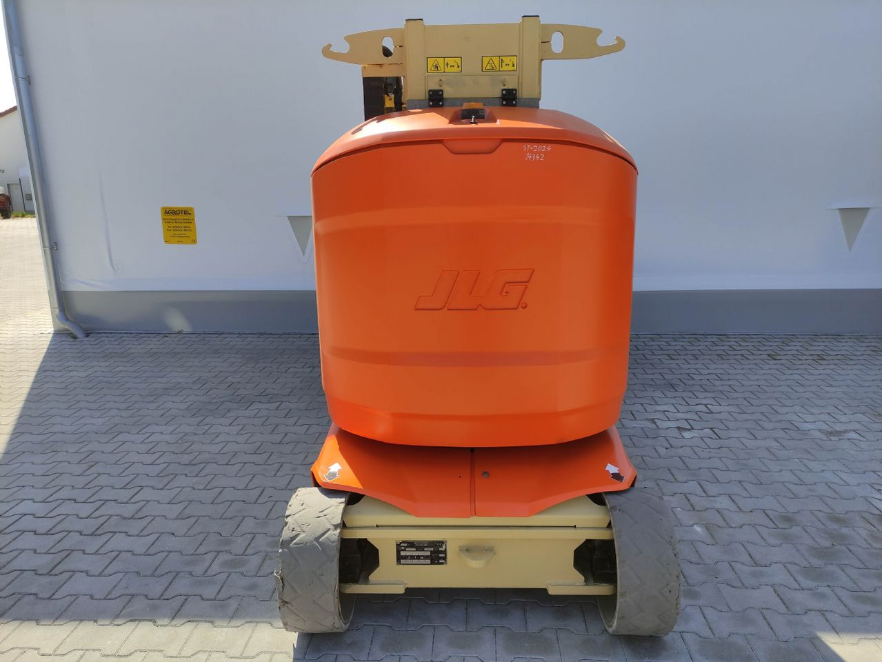 JLG Toucan 12 E (LACK NEU) - Oszlopos személyemelő: 4 kép. JLG Toucan 12 E (LACK NEU) - Oszlopos személyemelő: 4 kép.