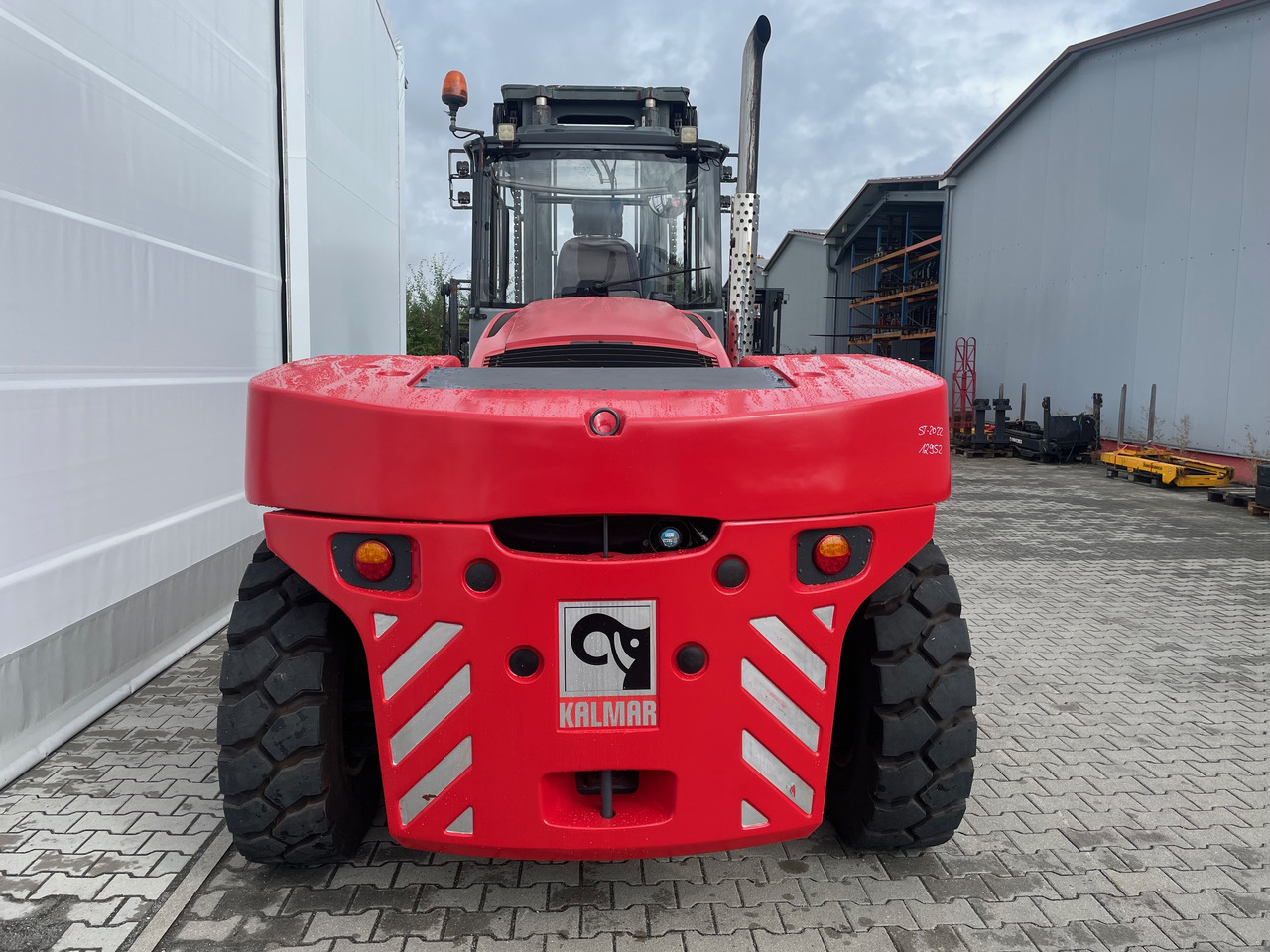 Kalmar DCG160-12 - Konténer targoncá: 4 kép. Kalmar DCG160-12 - Konténer targoncá: 4 kép.
