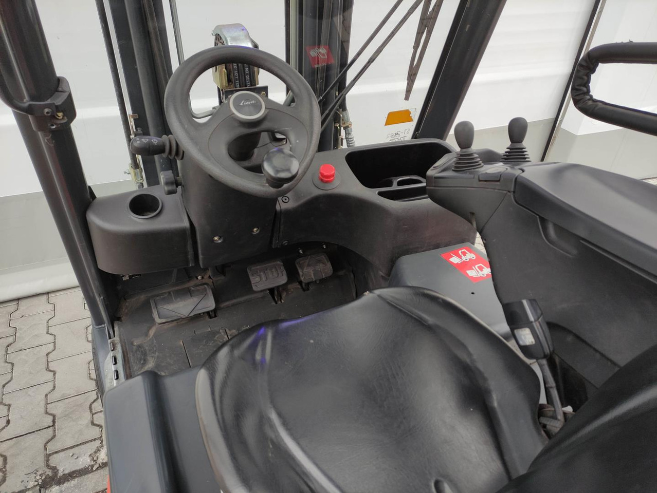 Linde E14-02-386 - Elektromos targonca: 5 kép. Linde E14-02-386 - Elektromos targonca: 5 kép.