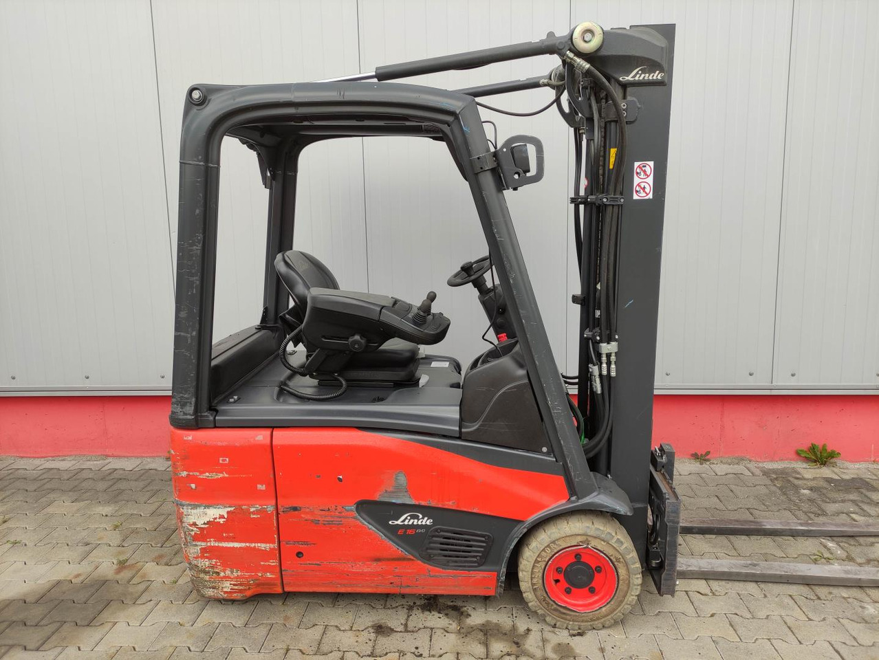 Linde E16-02-386-EVO - Elektromos targonca: 2 kép. Linde E16-02-386-EVO - Elektromos targonca: 2 kép.