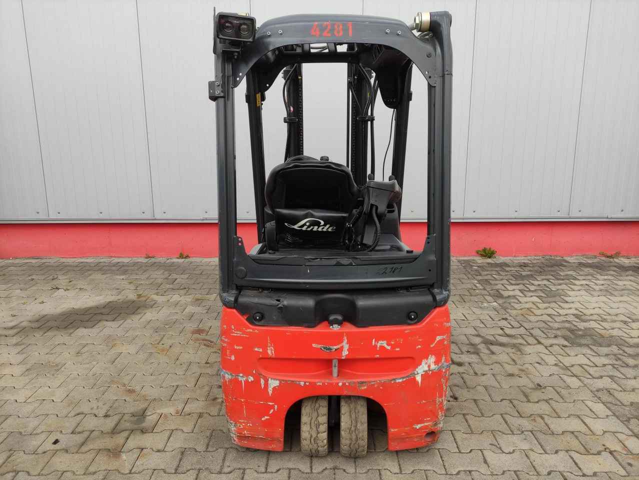 Linde E16-02-386-EVO - Elektromos targonca: 4 kép. Linde E16-02-386-EVO - Elektromos targonca: 4 kép.