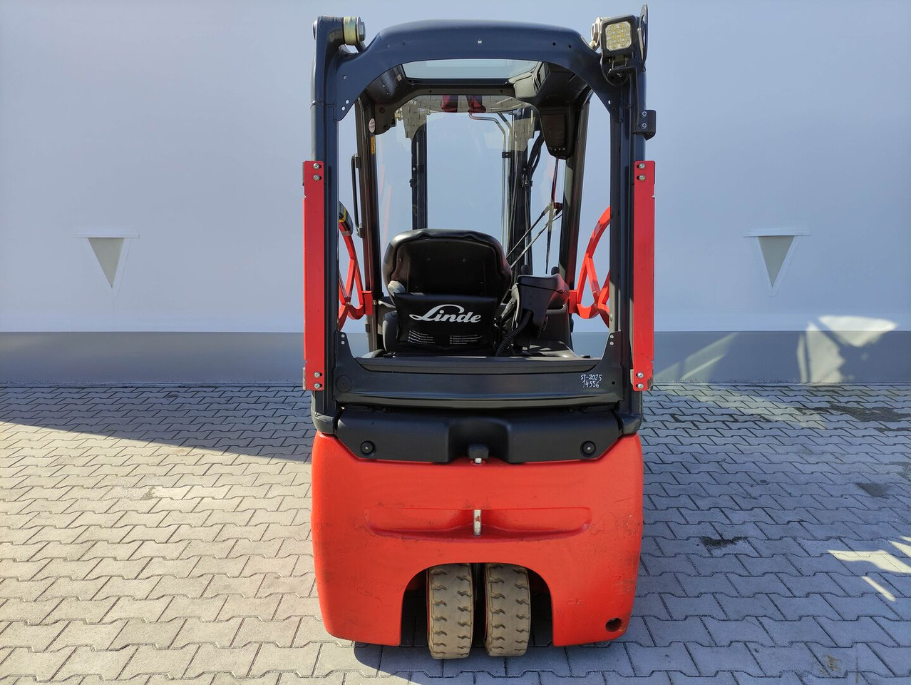 Linde E16-02-EVO-386 - Elektromos targonca: 4 kép. Linde E16-02-EVO-386 - Elektromos targonca: 4 kép.