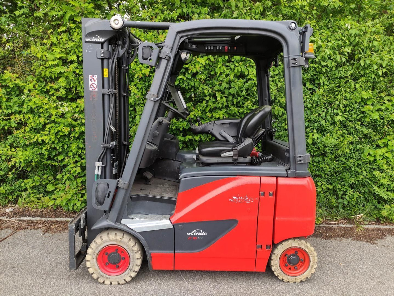 Linde E16PH-02-386-EVO - Elektromos targonca: 1 kép. Linde E16PH-02-386-EVO - Elektromos targonca: 1 kép.