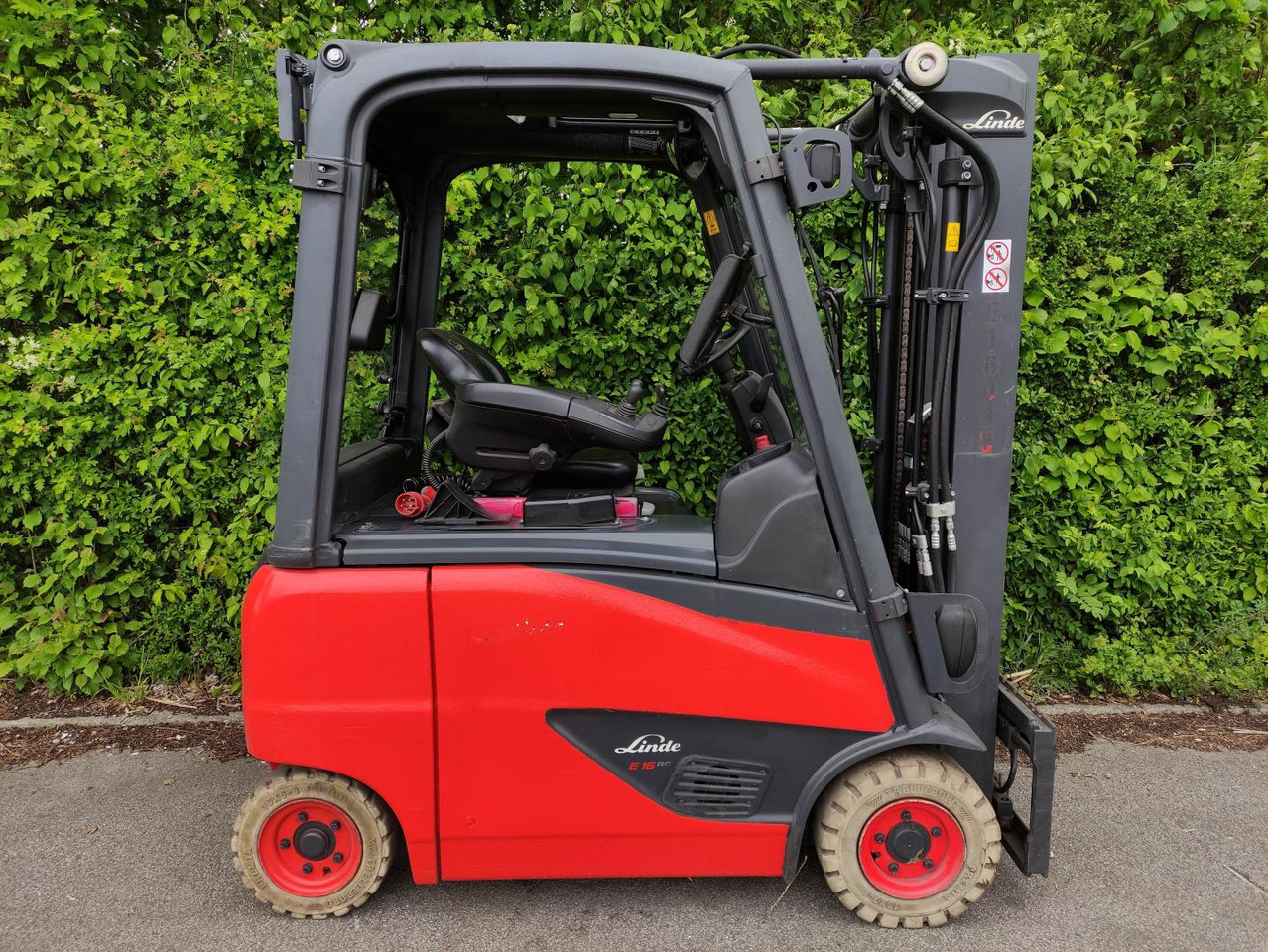Linde E16PH-02-386-EVO - Elektromos targonca: 2 kép. Linde E16PH-02-386-EVO - Elektromos targonca: 2 kép.