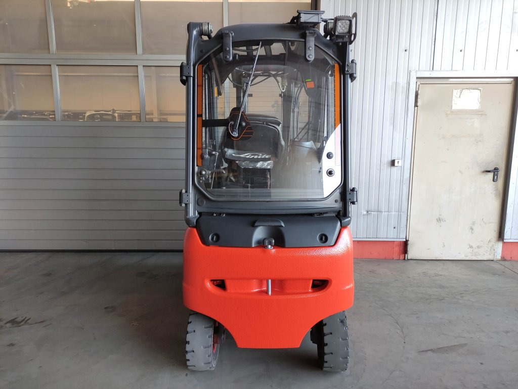 Linde E16PH-02-386 EVO - Elektromos targonca: 4 kép. Linde E16PH-02-386 EVO - Elektromos targonca: 4 kép.