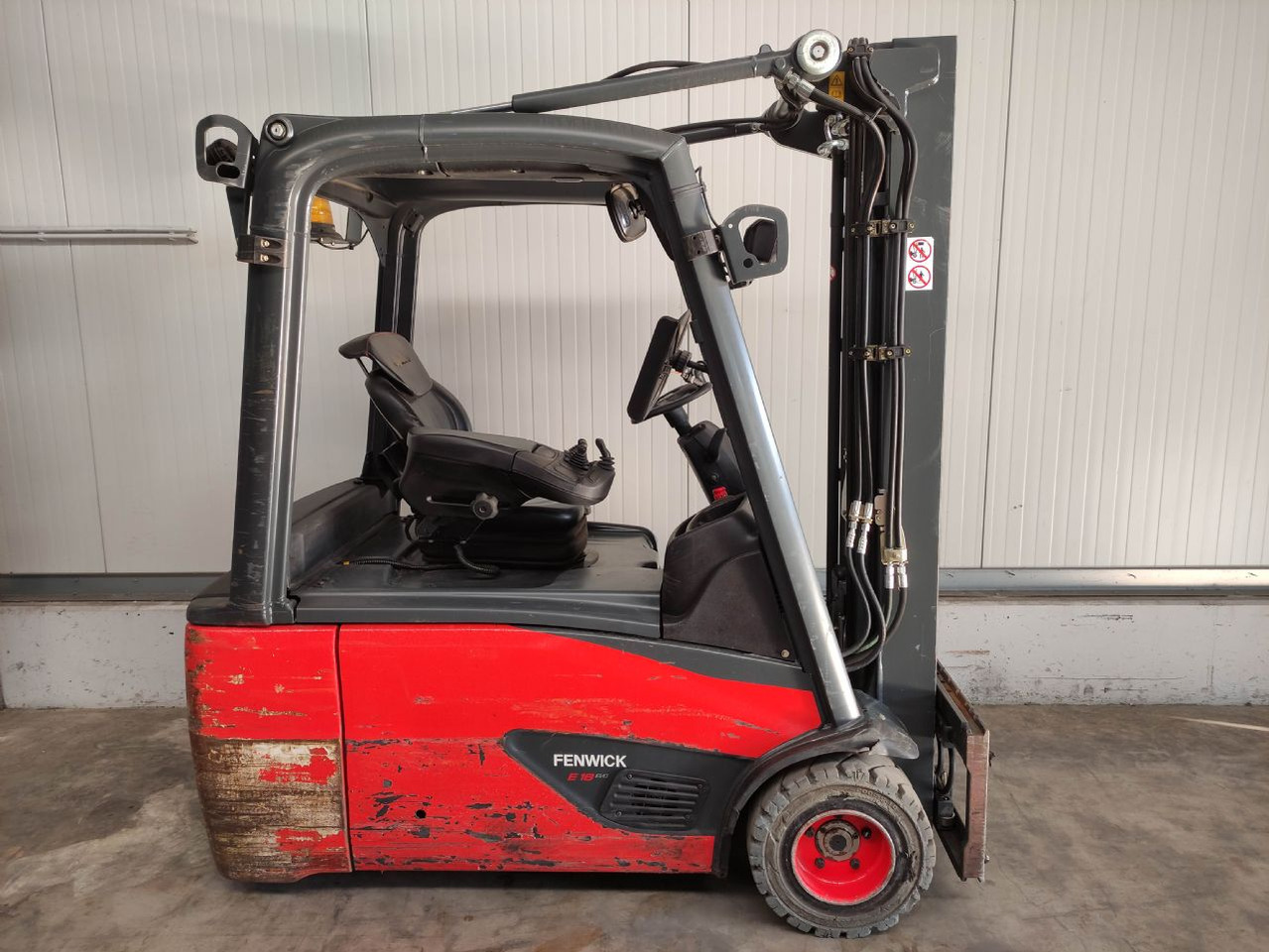 Linde E18L-02-386 - Elektromos targonca: 2 kép. Linde E18L-02-386 - Elektromos targonca: 2 kép.