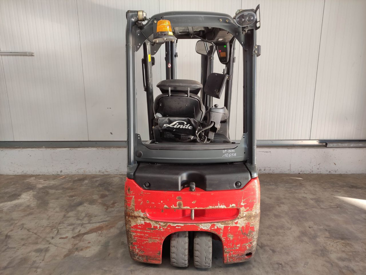 Linde E18L-02-386 - Elektromos targonca: 4 kép. Linde E18L-02-386 - Elektromos targonca: 4 kép.