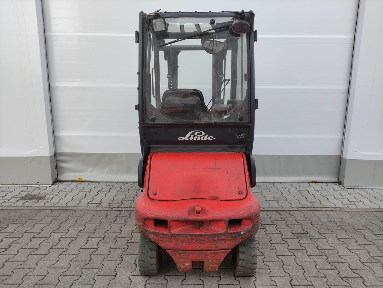 Linde E20-335 - Elektromos targonca: 4 kép. Linde E20-335 - Elektromos targonca: 4 kép.