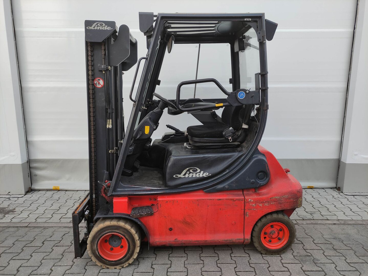 Linde E20-335 - Elektromos targonca: 1 kép. Linde E20-335 - Elektromos targonca: 1 kép.
