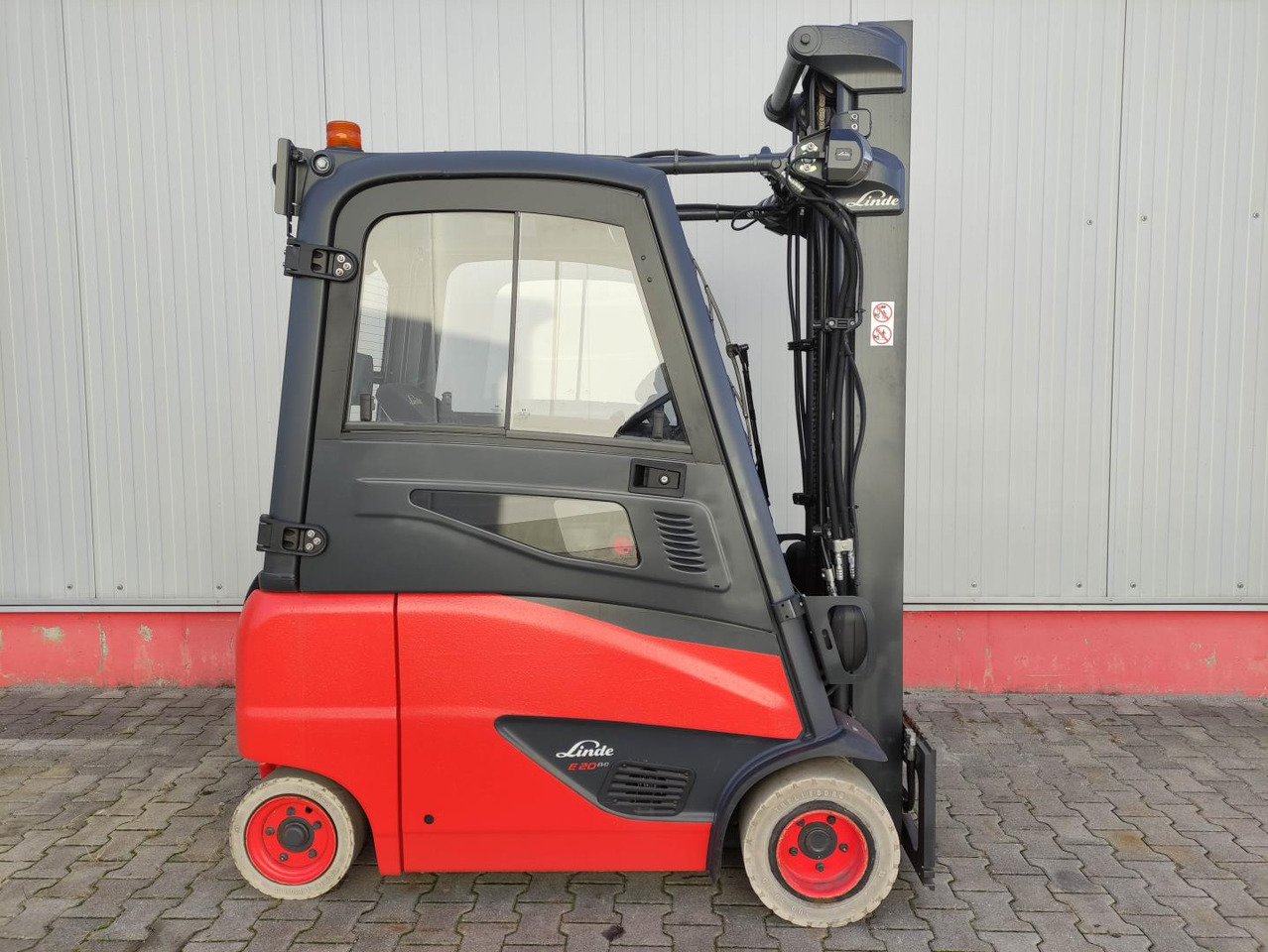 Linde E20PH-02-386-EVO - Elektromos targonca: 2 kép. Linde E20PH-02-386-EVO - Elektromos targonca: 2 kép.