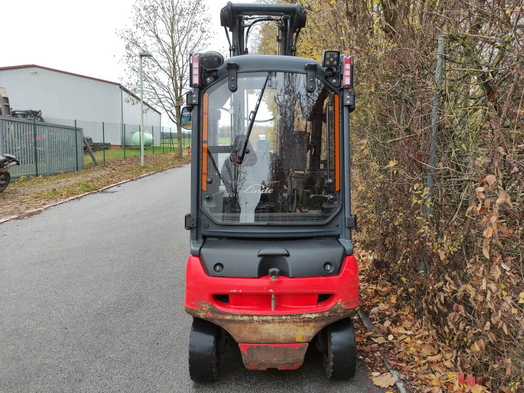 Linde E20PL-02-386 EVO - Elektromos targonca: 4 kép. Linde E20PL-02-386 EVO - Elektromos targonca: 4 kép.