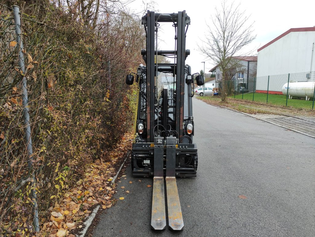 Linde E20PL-02-386 EVO - Elektromos targonca: 3 kép. Linde E20PL-02-386 EVO - Elektromos targonca: 3 kép.