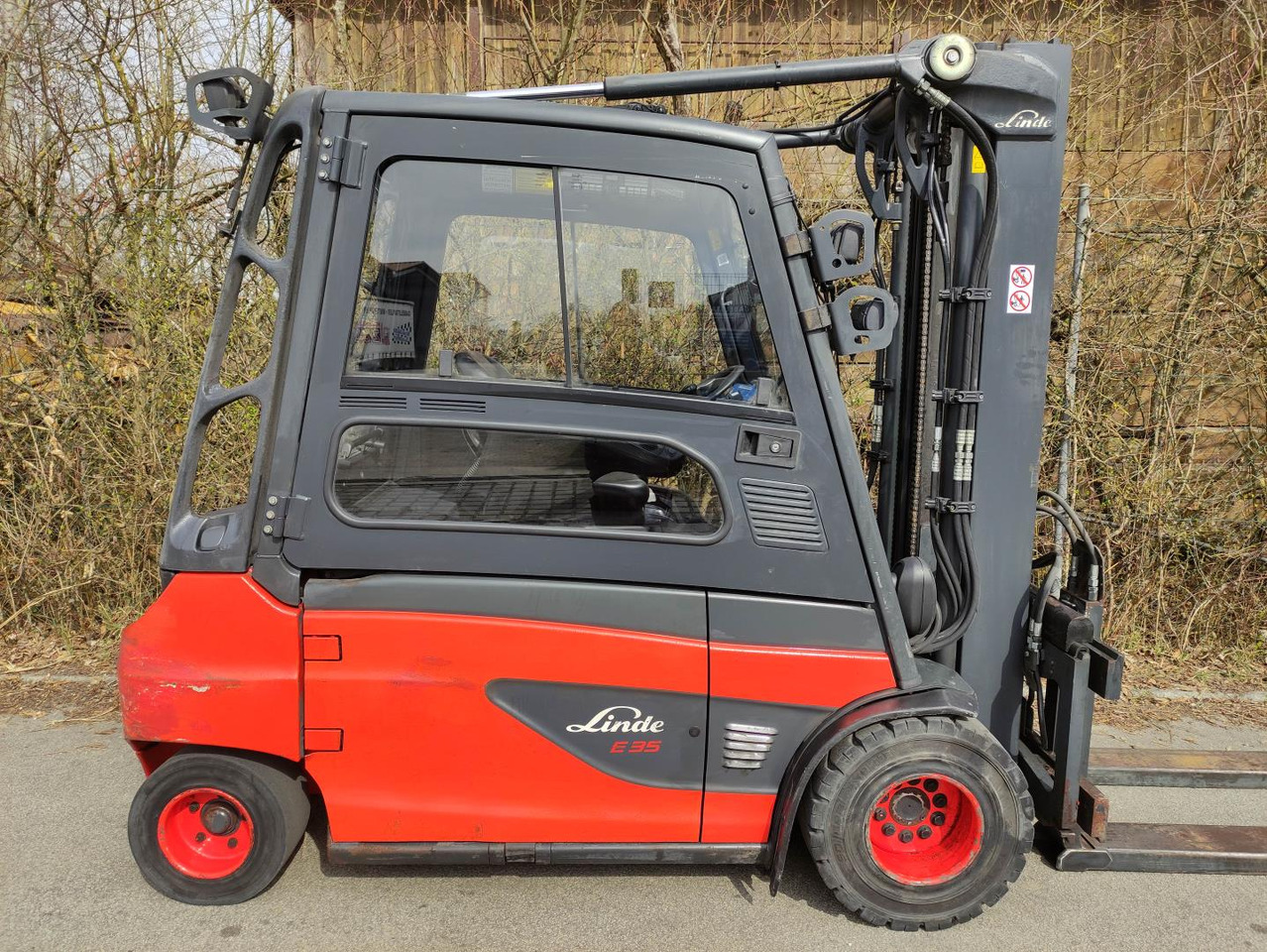 Linde E35L-01-387 - Elektromos targonca: 2 kép. Linde E35L-01-387 - Elektromos targonca: 2 kép.