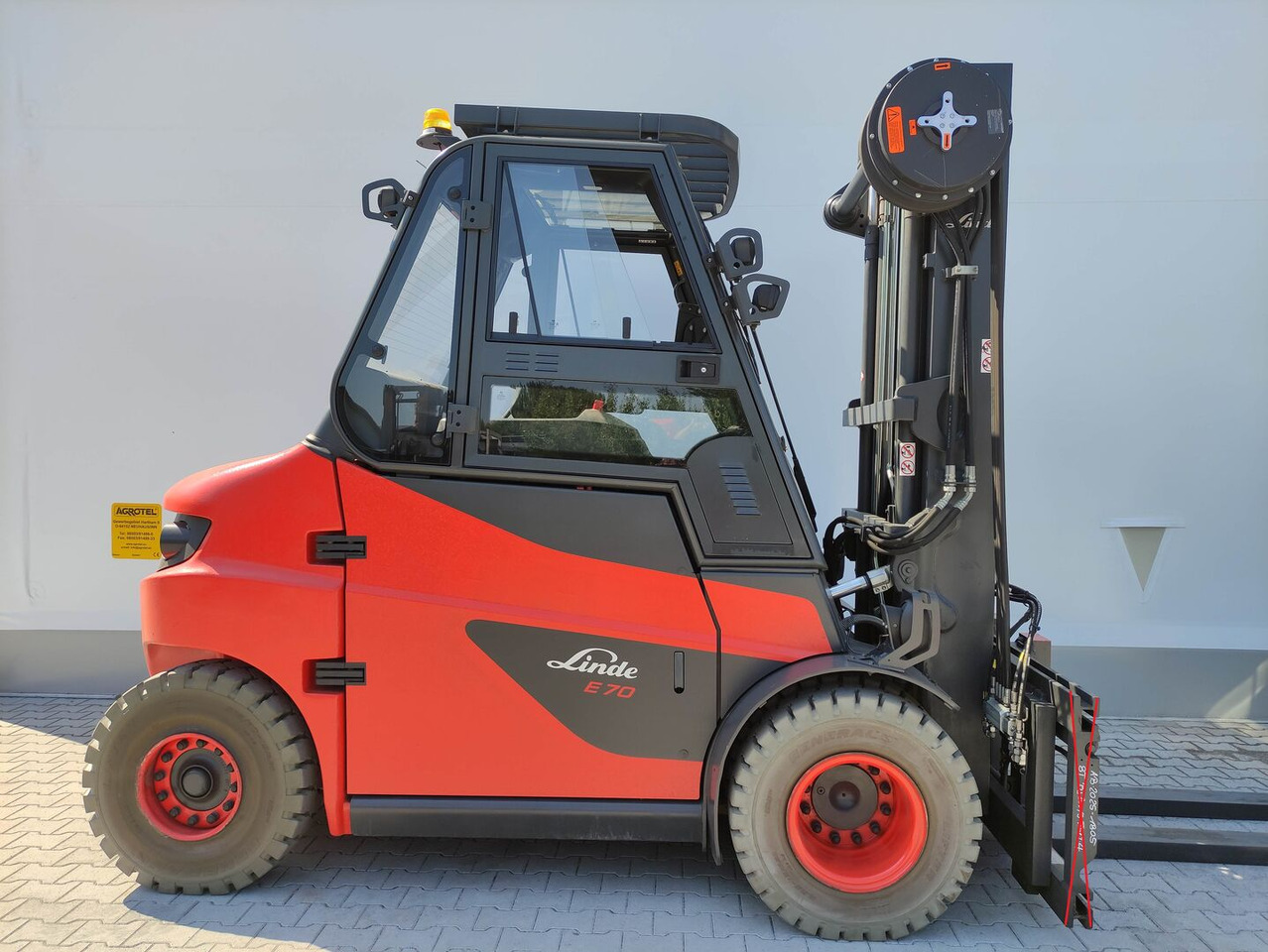 Linde E70-01-127 - Elektromos targonca: 2 kép. Linde E70-01-127 - Elektromos targonca: 2 kép.