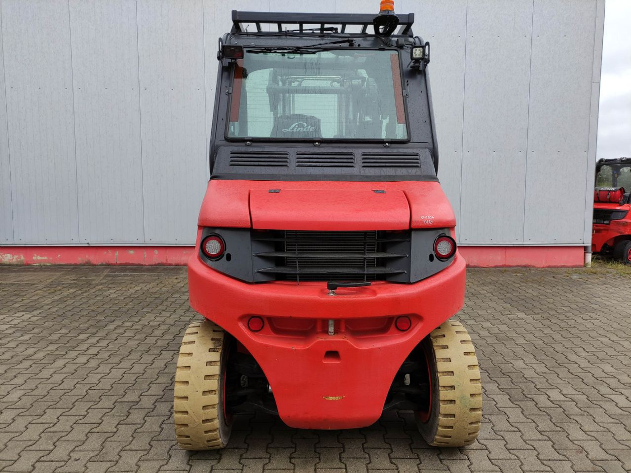 Linde E80-01-127 - Elektromos targonca: 4 kép. Linde E80-01-127 - Elektromos targonca: 4 kép.
